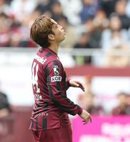 ＰＫでゴールを外し、がっくりの神戸・永戸勝也（撮影・中田匡峻）