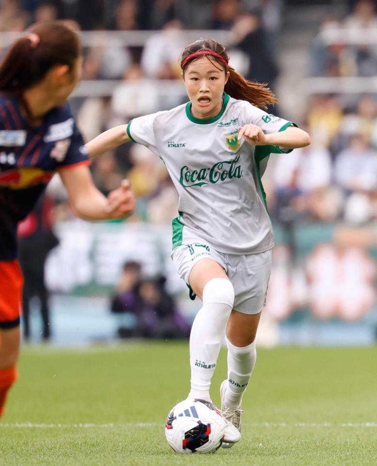 大宮－日テレ東京Ｖ　前半、攻め込む日テレ東京Ｖ・真城