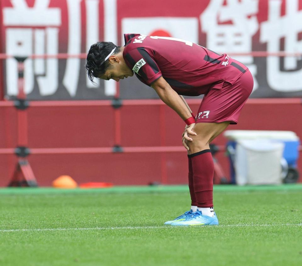 後半、パスが通らずがっくりの神戸・武藤嘉紀（撮影・中田匡峻）