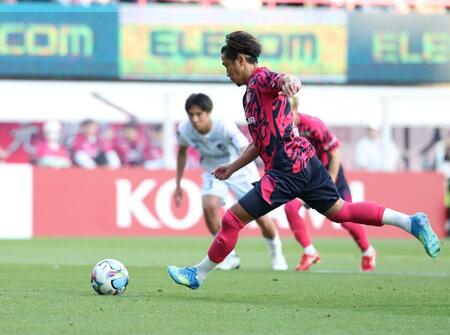 後半、ＰＫで勝ち越しゴールを決めるＣ大阪・香川真司（撮影・中田匡峻）