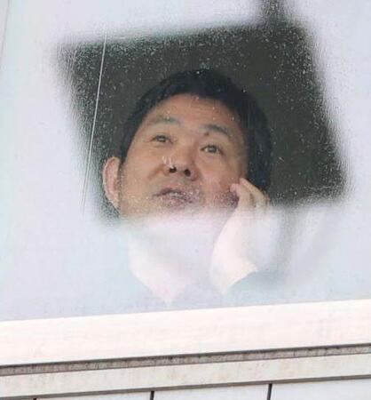 ＦＣ東京対東京Ｖを視察する日本代表・森保一監督（撮影・吉澤敬太）