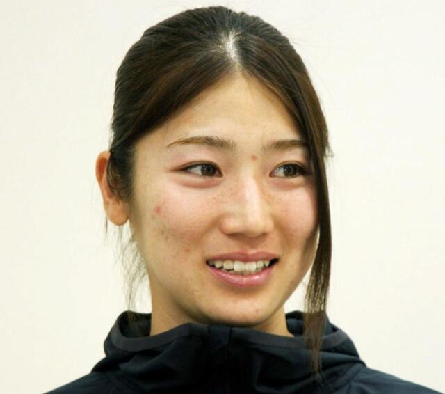 美女サッカー選手がオフに雰囲気激変
