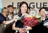 サッカー女子ＷＥリーグの年間表彰式でＭＶＰに選ばれたＩＮＡＣ神戸の成宮唯＝26日、東京都内