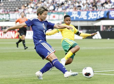 　日本-南アフリカ　前半、自身２点目となるチーム２点目のゴールを決める清家＝ヤンマーハナサカスタジアム