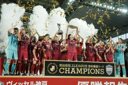 　Ｊ１百年構想リーグを制覇した神戸の優勝報告会＝７日、ノエビアスタジアム神戸