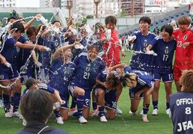 　試合後、盛り上がるなでしこジャパン（撮影・中田匡峻）