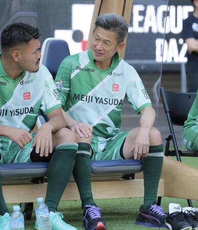 ２試合目はベンチスタートとなったＪ２・Ｊ３　ＥＡＳＴ-Ｂの三浦知良（撮影・吉澤敬太）