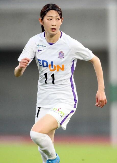 日本代表 サッカーユニフォーム 背番号11 中嶋淑乃 Mサイズ レジーナ 凄く可愛い」「新鮮」女子サッカー・広島レジーナの仲良し4人のオフ
