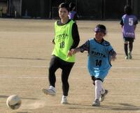 地元の埼玉県戸田市でサッカー教室を開催したなでしこジャパンのＭＦ長谷川唯