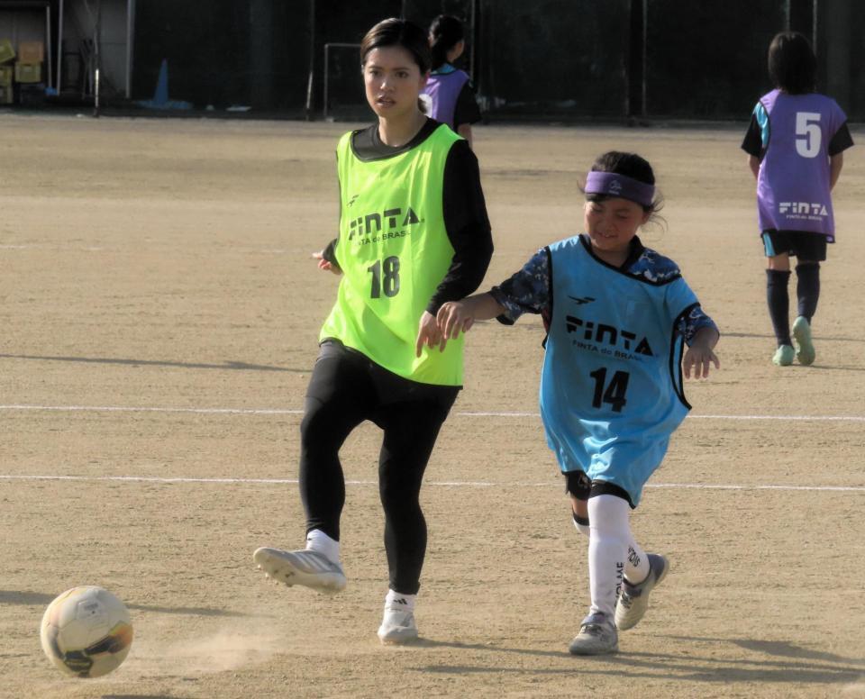 地元の埼玉県戸田市でサッカー教室を開催したなでしこジャパンのＭＦ長谷川唯