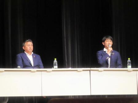 サポーターからの質問に答える堀之内聖ＳＤ（右）と清水稔代表取締役社長