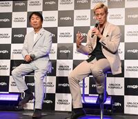 ビームス・設楽洋社長（左）とのトークショーで熱く語る本田圭佑氏（撮影・園田高夫）