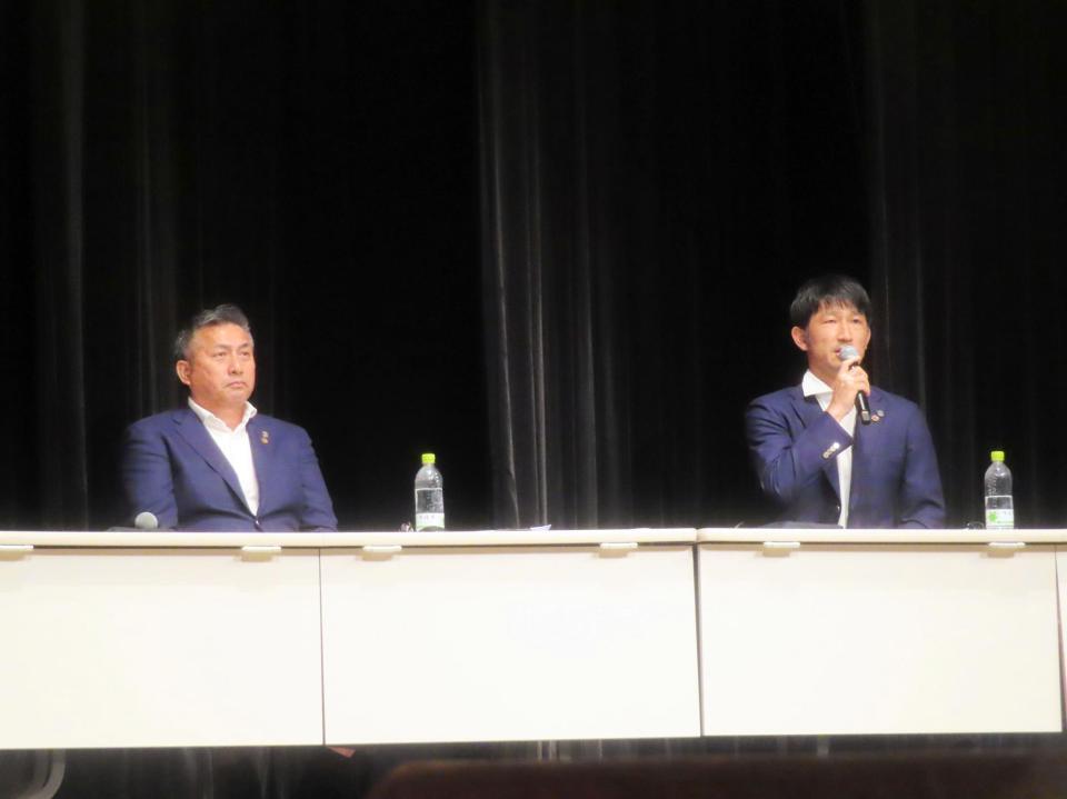 サポーターからの質問に答える堀之内聖ＳＤ（右）と清水稔代表取締役社長
