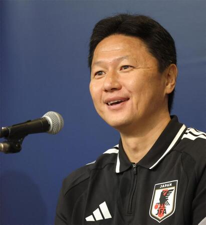 メンバー発表会見で話すサッカーＵ-２１日本代表・大岩剛監督（撮影・西岡正）
