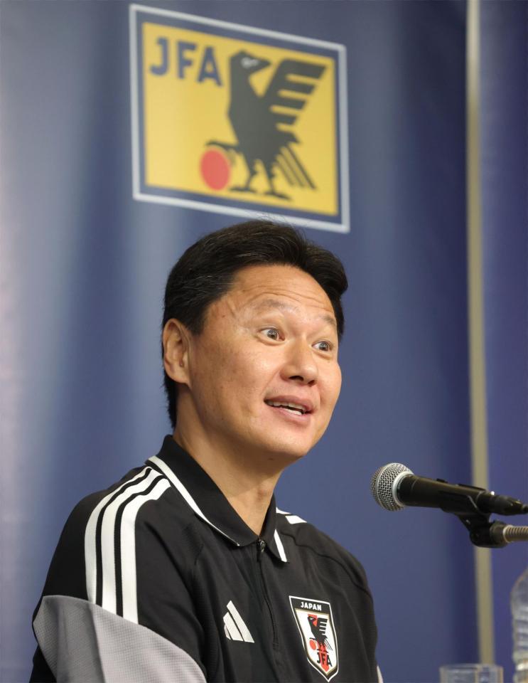 アジア大会に向けた抱負を語るサッカーＵ-２１日本代表・大岩剛監督（撮影・西岡正）