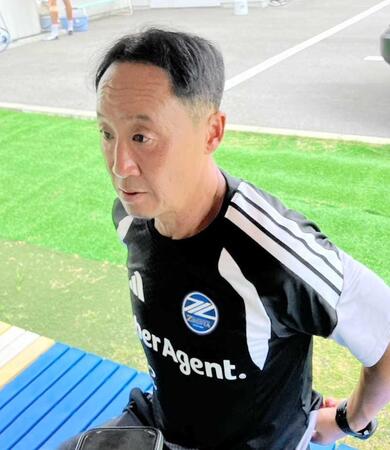 　開幕戦に向けて取材に応じた町田・黒田監督