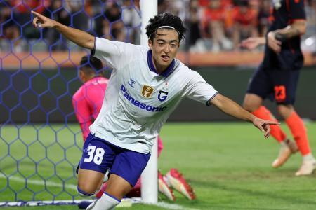 　サッカーのアジア・チャンピオンズリーグ・エリート（ＡＣＬＥ）のプレーオフ、延長前半にゴールを決めた名和田＝１１日、江陵（ゲッティ＝共同）