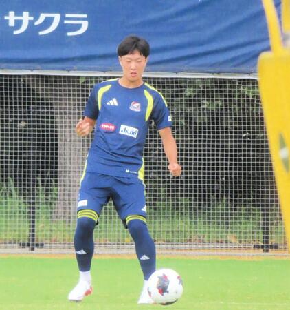 次節の清水戦に向けて練習を行った横浜ＭのＭＦ三井寺真