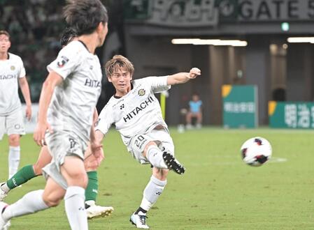 後半、勝ち越しのゴールを決めた柏・瀬川祐輔（撮影・持木克友）