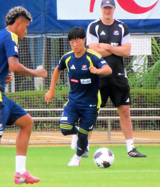 　次節の清水戦に向けて練習を行った横浜Ｍの三井寺（撮影・松田和城）