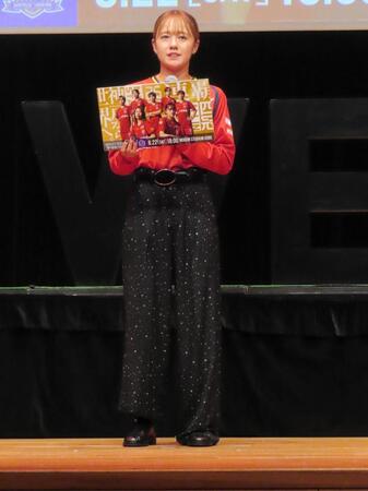 ユニホームコーデで開幕戦をＰＲしたＩＮＡＣ神戸のＦＷ吉田莉胡
