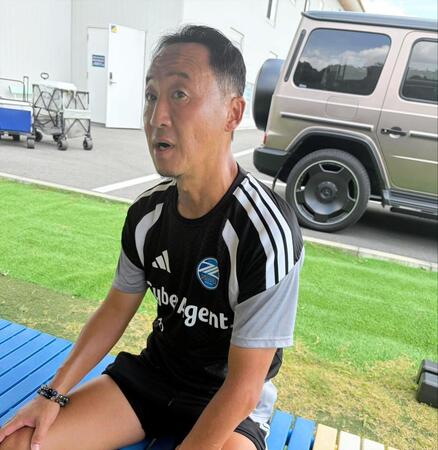 浦和戦に向けた取材に応じる町田の黒田剛監督