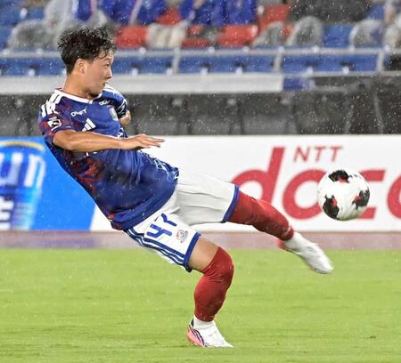 　前半、ゴールを決めた横浜Ｍ・三井寺真（撮影・持木克友）