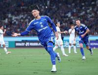 前半、先制ゴールを決める町田・中村穂高（撮影・金田祐二）