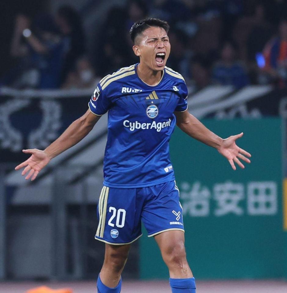 後半、勝ち越しゴールを決めおたけびをあげる町田・西村拓真（撮影・金田祐二）