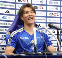 笑顔で会見する町田・小川航基（撮影・棚橋慶太）