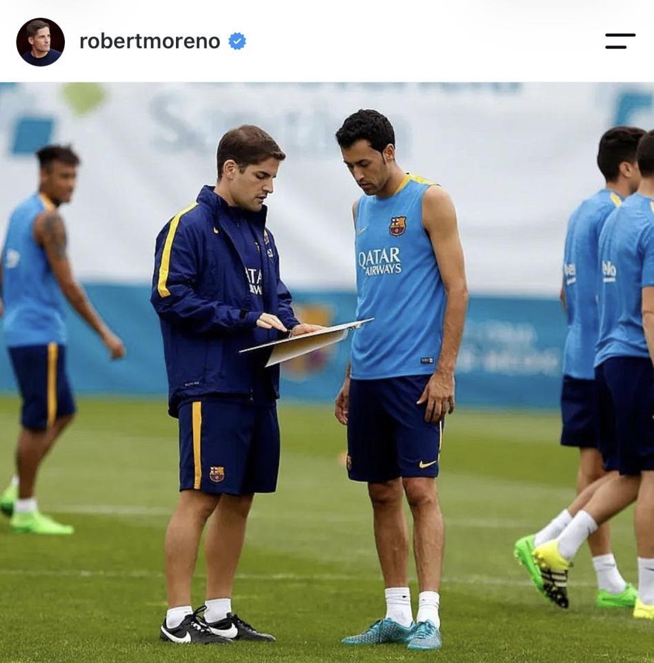 ロベルト・モレノ氏のインスタグラム（ｒｏｂｅｒｔｍｏｒｅｎｏ）より、右は元スペイン代表・ブスケツ氏