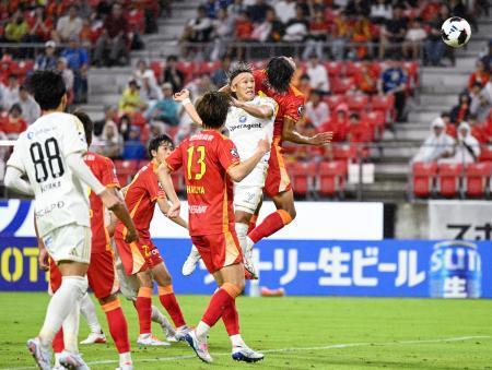 　名古屋-町田　後半、ヘディングでゴールを決める町田・明本（上手前）＝豊田
