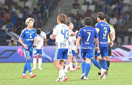 引き分けに終わった町田イレブンと横浜Ｍイレブン（撮影・持木克友）