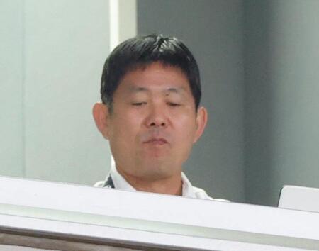 視察する日本代表・森保監督（撮影・吉澤敬太）