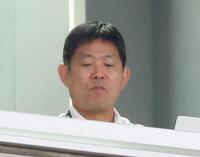 視察する日本代表・森保監督（撮影・吉澤敬太）