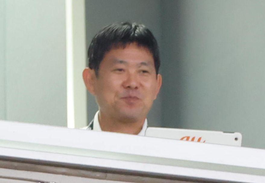 視察する森保監督（撮影・吉澤敬太）
