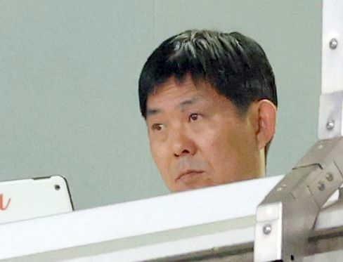 　視察する日本代表・森保監督