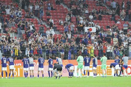 香港に勝利し喜ぶ日本サポーター