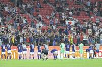 香港に勝利し喜ぶ日本サポーター