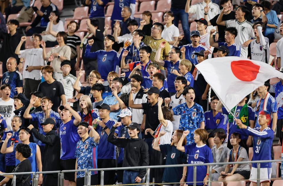 香港戦を前に盛り上がる日本サポーター