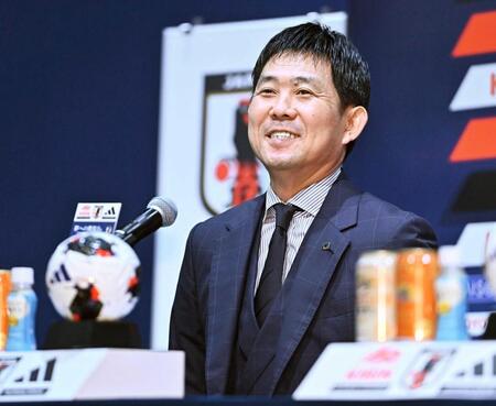 　会見で笑顔を見せる森保監督（撮影・開出牧）