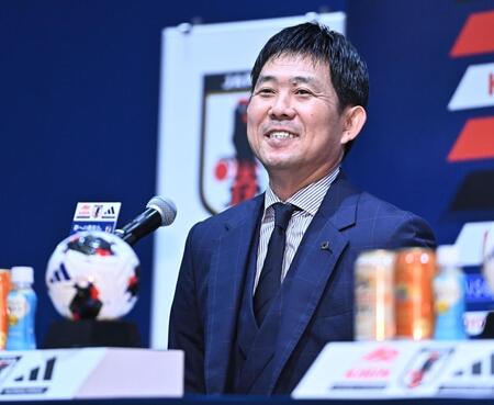 会見で笑顔を見せるサッカー日本代表の森保一監督（撮影・開出牧）