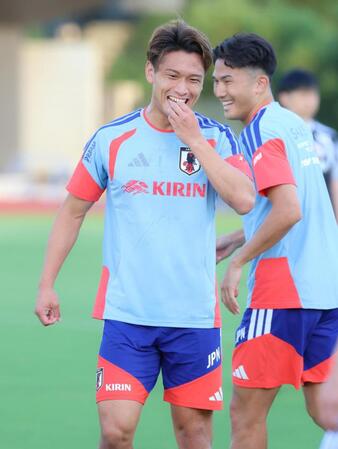 調整する松木玖生（撮影・石井剣太郎）