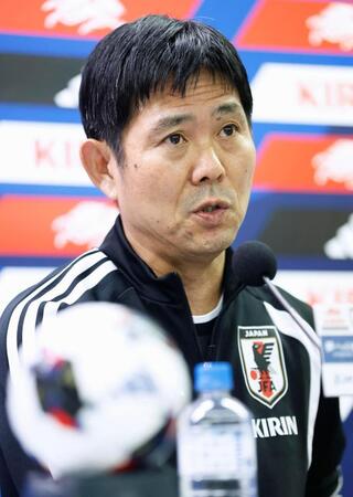 ウルグアイ戦を前に記者会見する森保監督