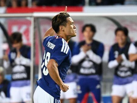 日本－ウルグアイ　前半、ゴールを決め喜ぶ松木