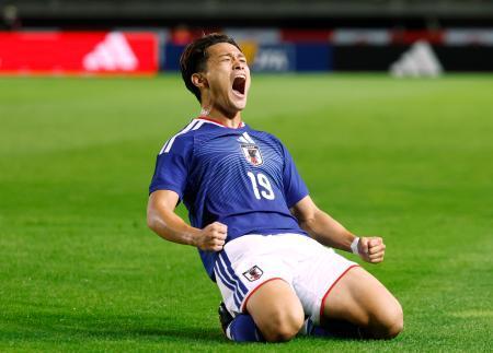 　日本-ウルグアイ　前半、先制ゴールを決め雄たけびを上げる松木＝キューアンドエースタジアムみやぎ