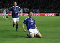 前半、先制ゴールを決め喜ぶ松木