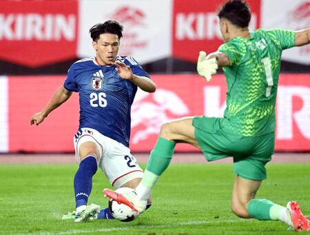 　後半、勝ち越しゴールを決める塩貝
