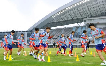 　ベネズエラ戦へ向け調整する日本代表＝広島市内
