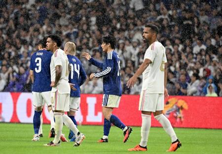 日本－ベネズエラ　後半、チーム１点目のゴールを決めた上田（中央）